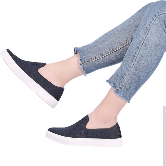 Comfort & Soft Women Casual Slip On Walking Mesh Knit Tennis Shoes Size 37 6.5US - Picture 1 of 9